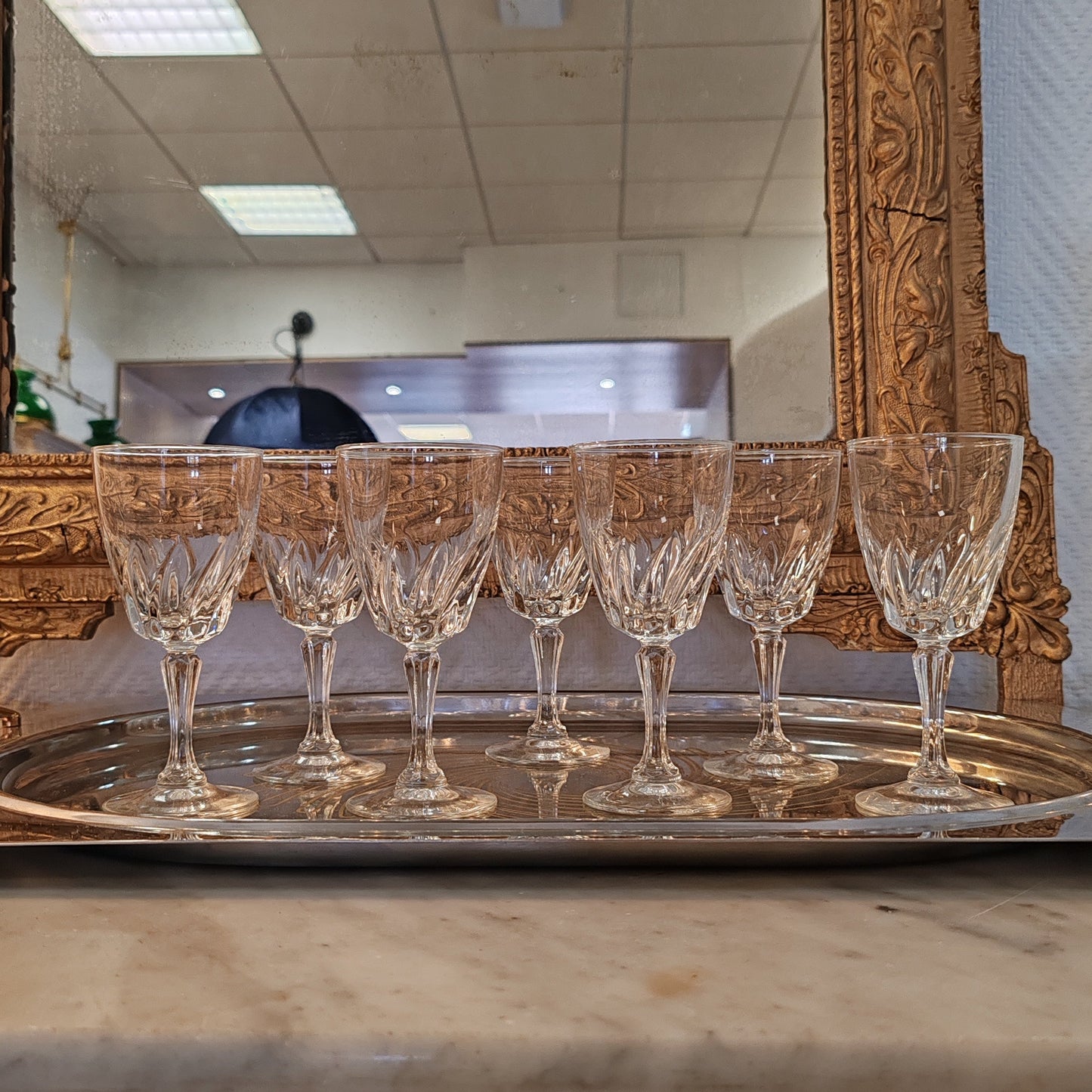 Sept verres à vin vintage – objet de seconde main sélectionné par Déco à Deux
