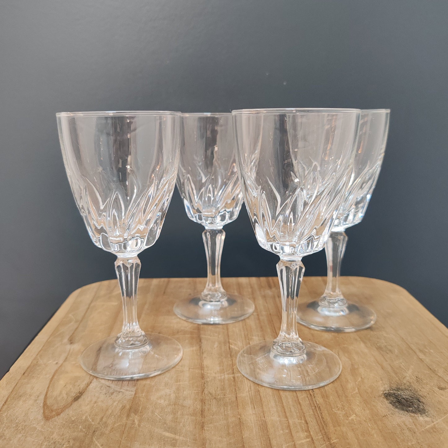 Sept verres à vin vintage – objet de seconde main sélectionné par Déco à Deux
