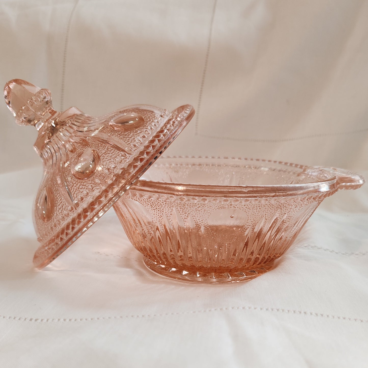 Sucrier en verre rose vintage – objet de seconde main sélectionné par Déco à Deux
