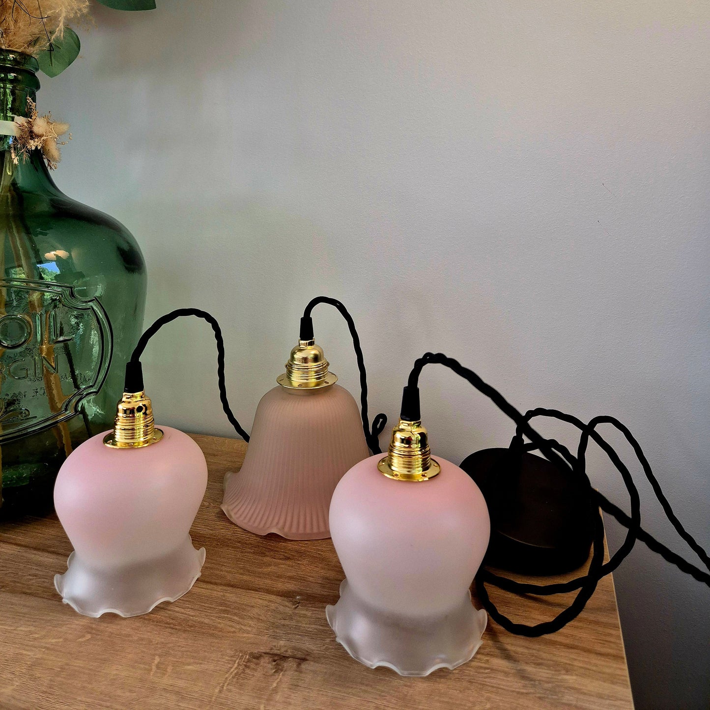 Suspension avec opaline vintage – objet de seconde main sélectionné par Déco à Deux
