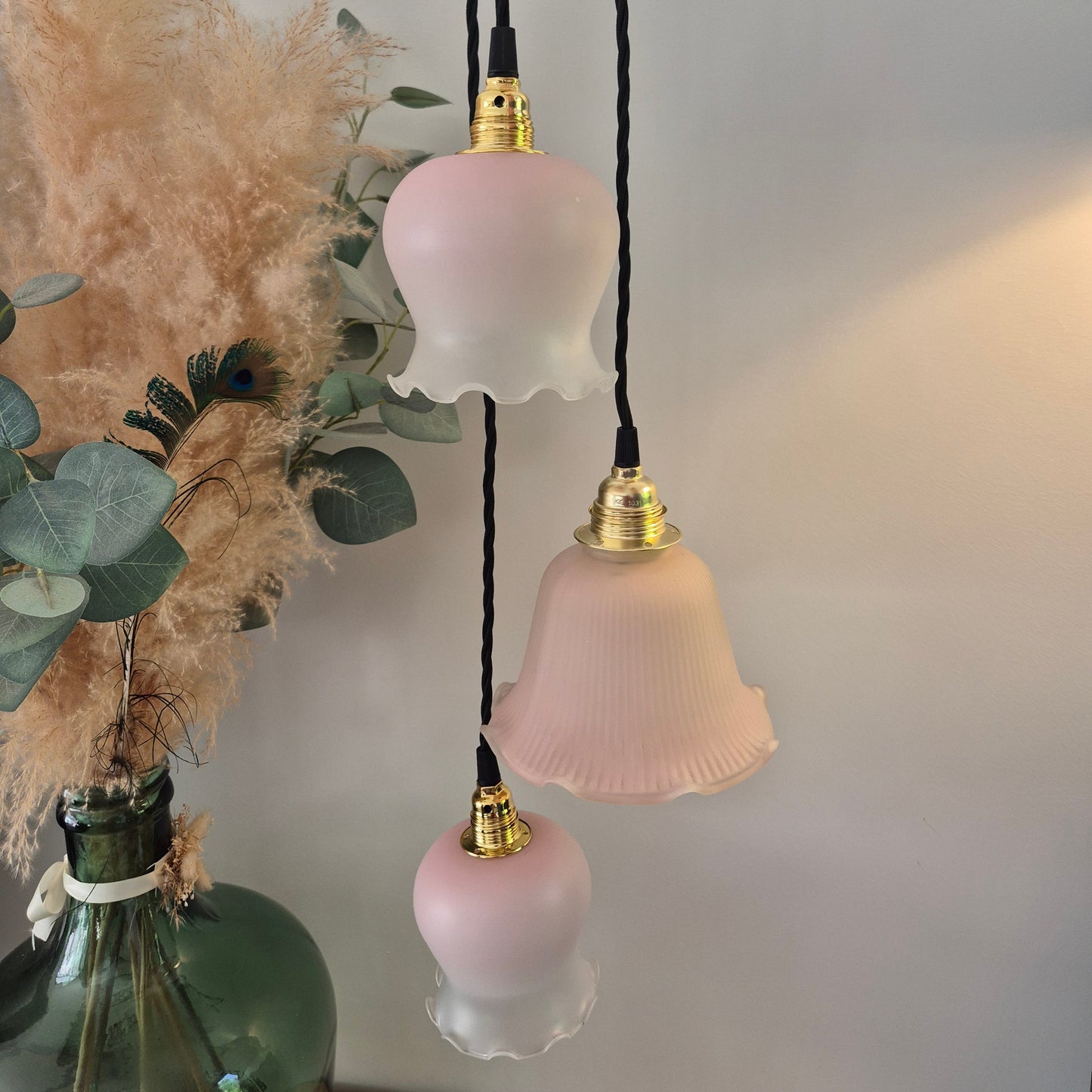 Suspension avec opaline vintage – objet de seconde main sélectionné par Déco à Deux
