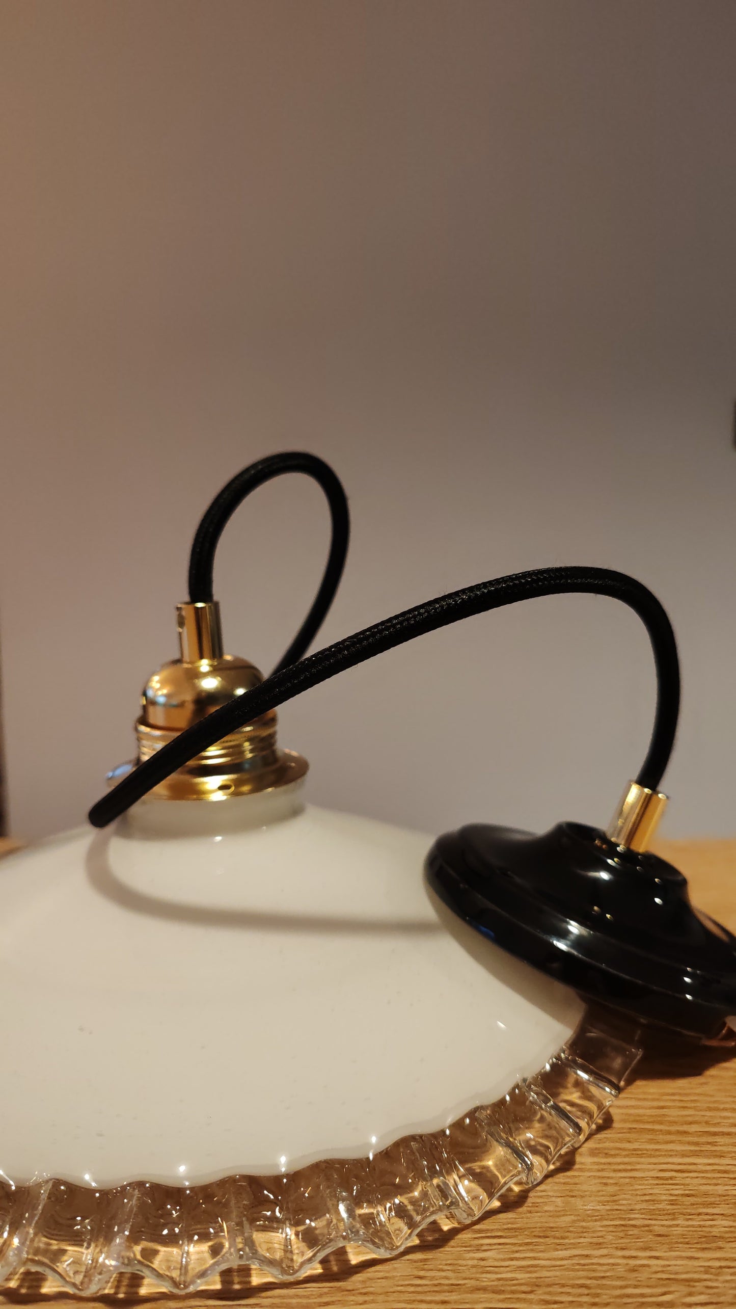 Suspension en verre ancien vintage – objet de seconde main sélectionné par Déco à Deux
