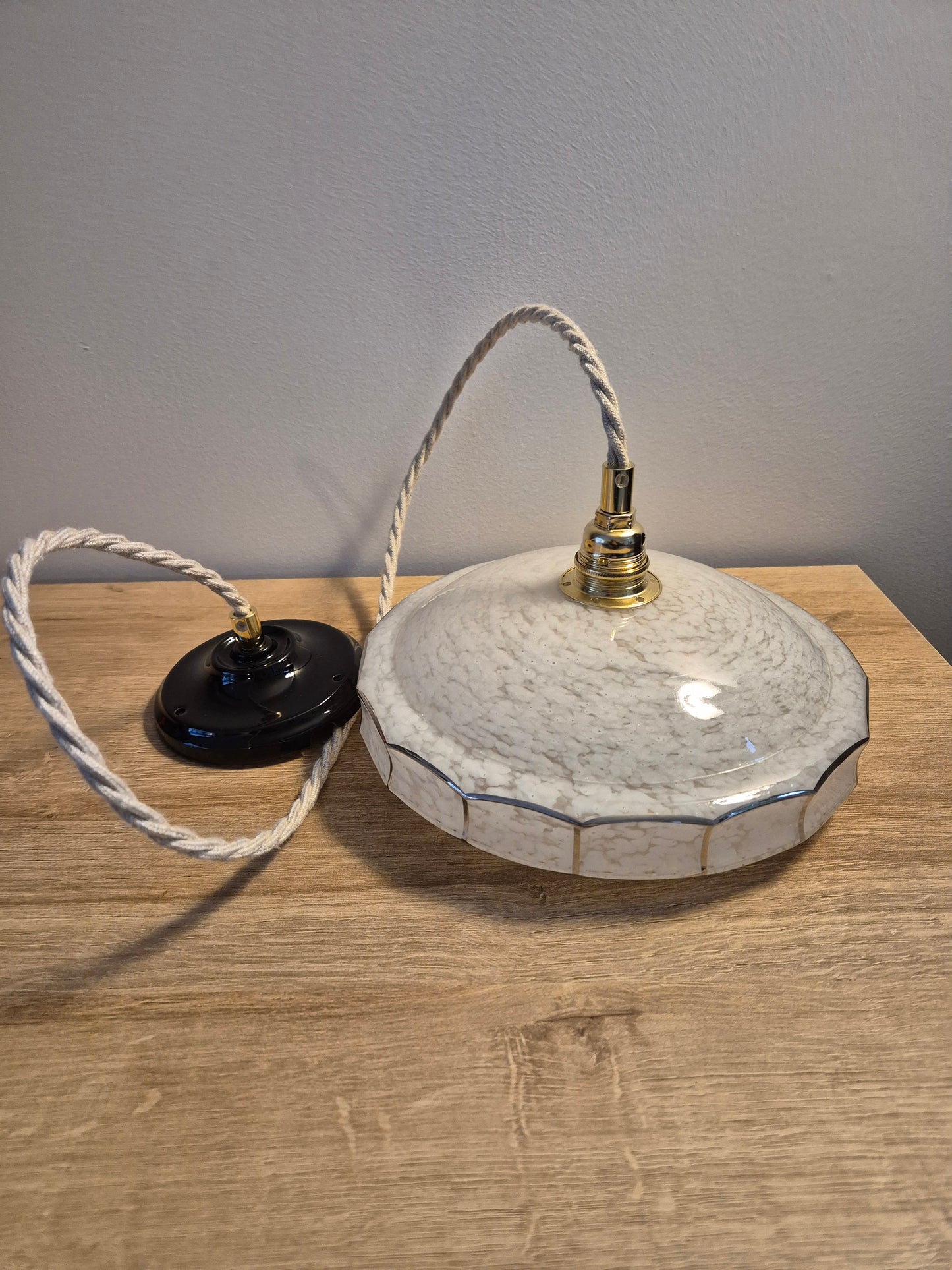 Suspension globe en verre des années 50 vintage – objet de seconde main sélectionné par Déco à Deux
