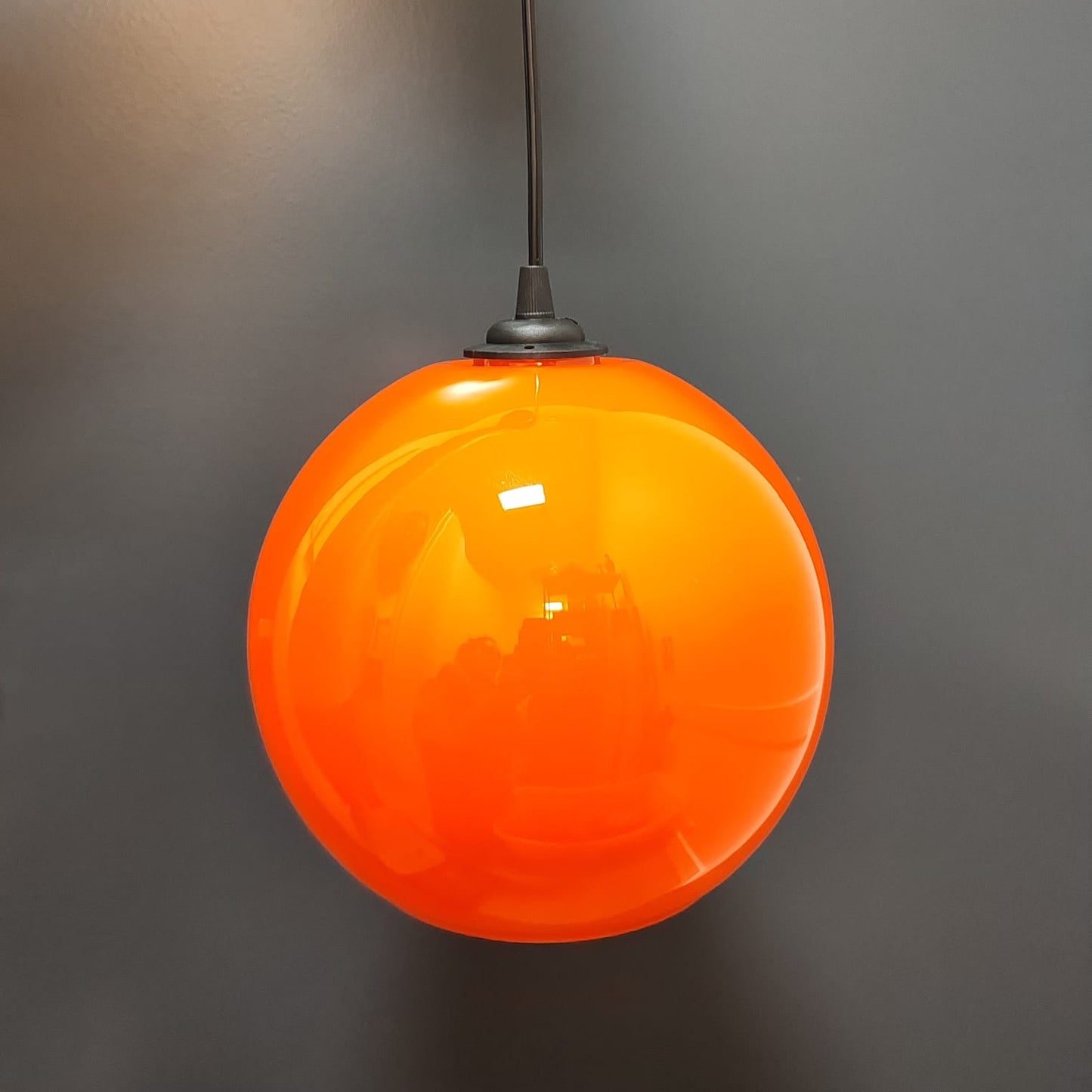 Suspension globe opaline vintage vintage – objet de seconde main sélectionné par Déco à Deux
