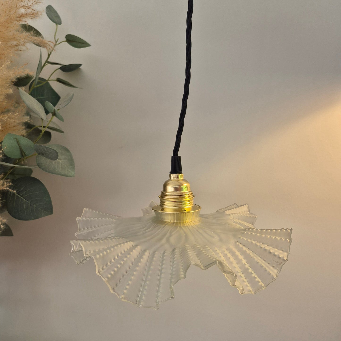 Suspension verre ancien vintage – objet de seconde main sélectionné par Déco à Deux
