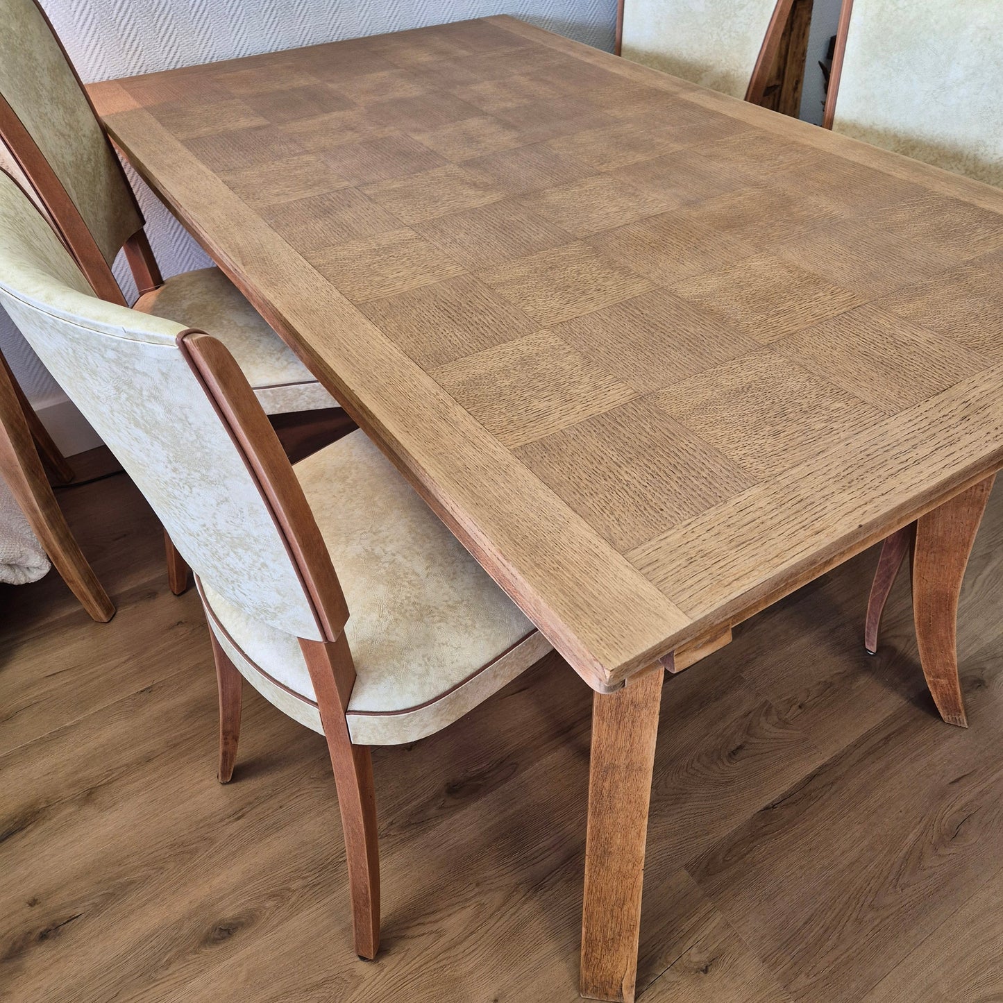 Table en damier vintage – objet de seconde main sélectionné par Déco à Deux
