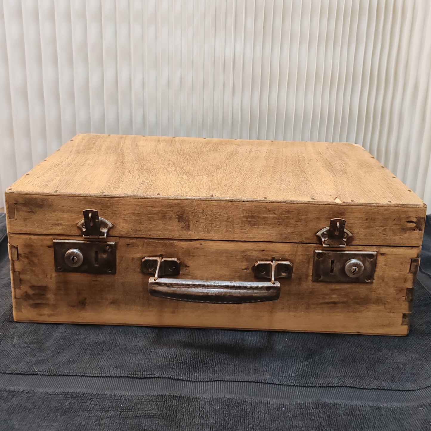 valisette en bois vintage – objet de seconde main sélectionné par Déco à Deux