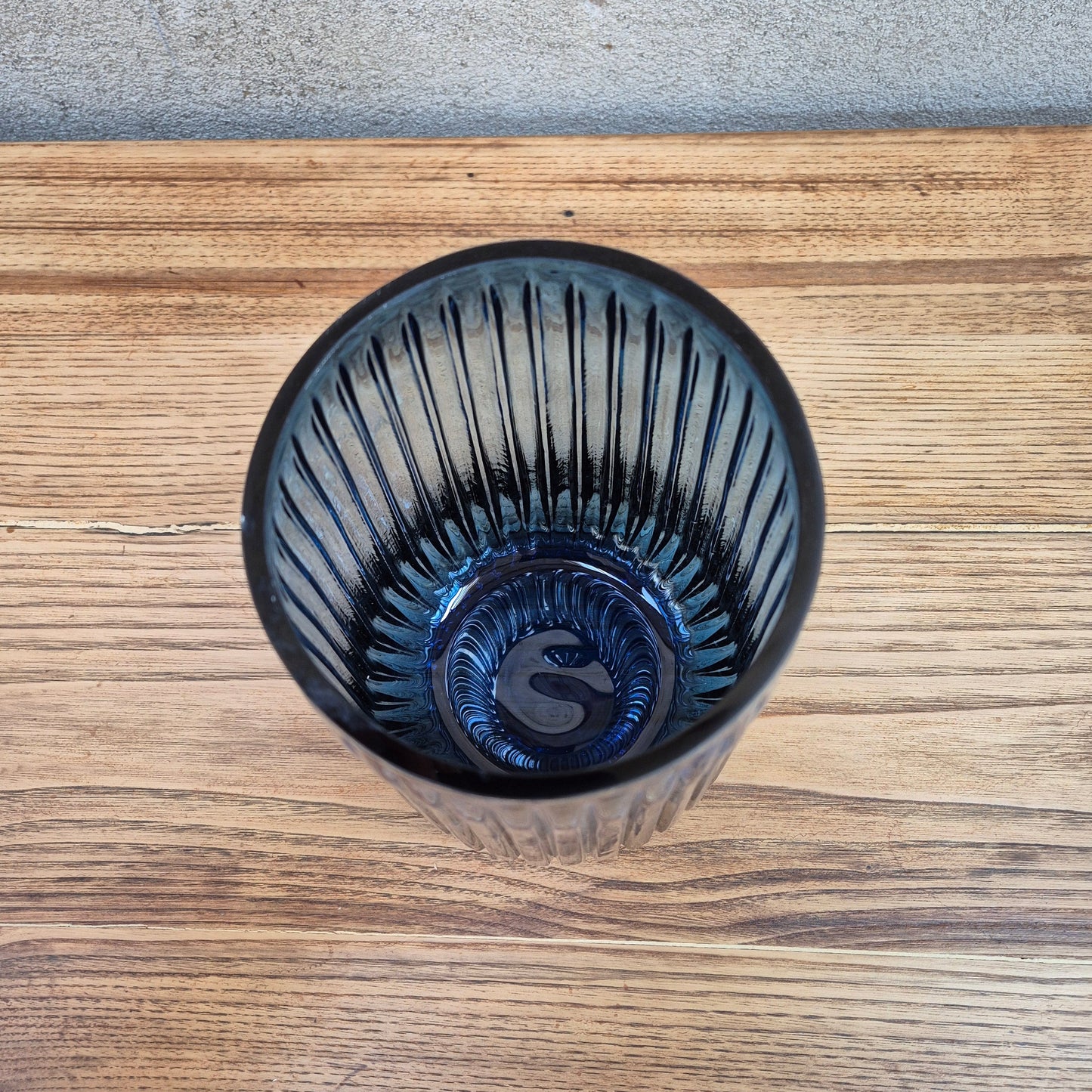 Vase bleu vintage – objet de seconde main sélectionné par Déco à Deux