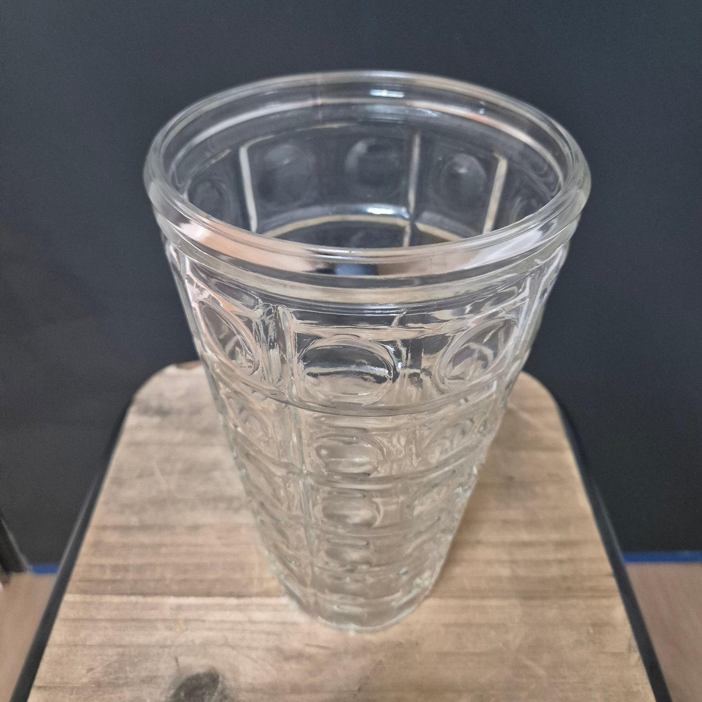 Vase en verre vintage – objet de seconde main sélectionné par Déco à Deux
