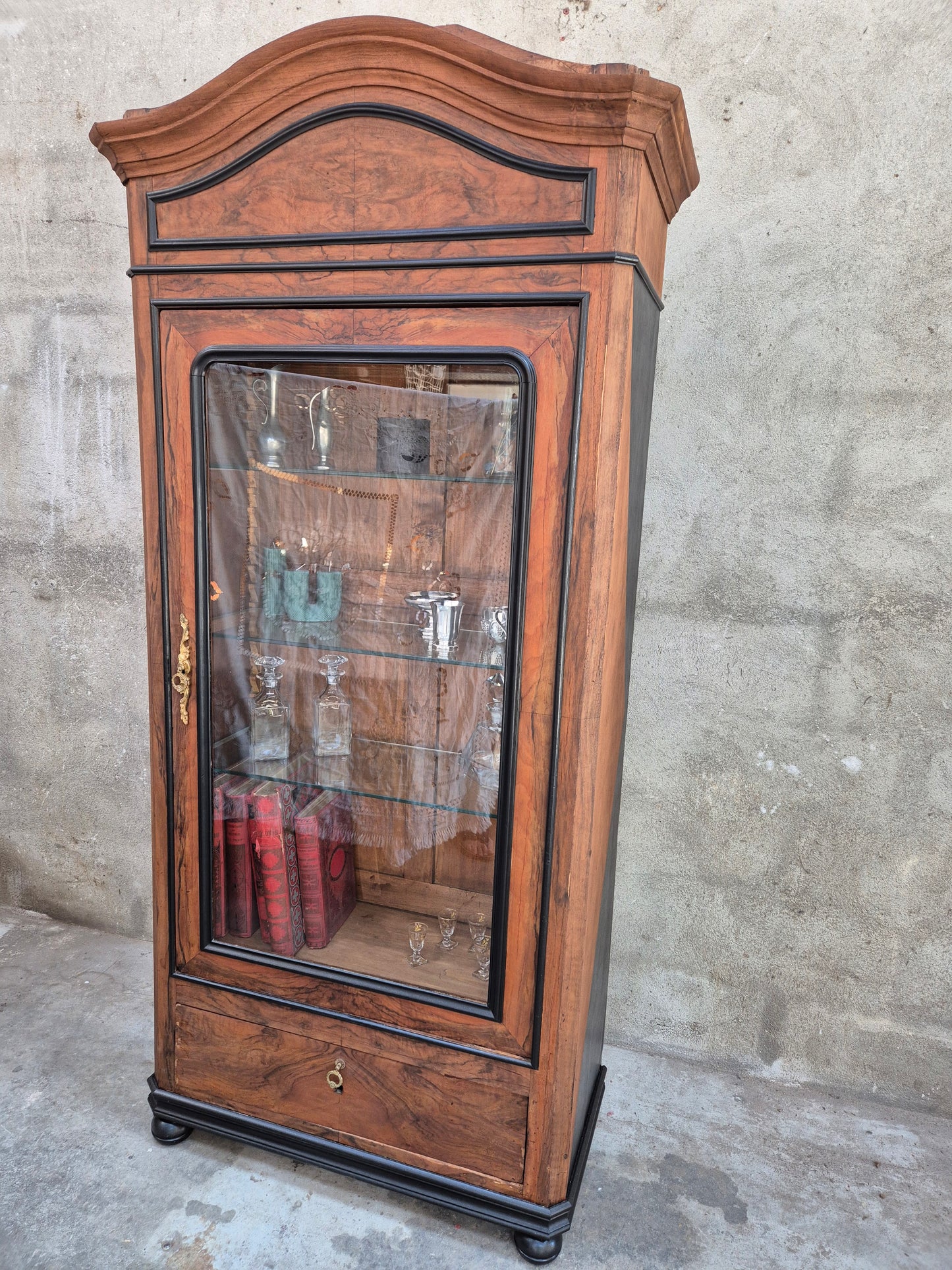 Vitrine ancienne vintage – objet de seconde main sélectionné par Déco à Deux