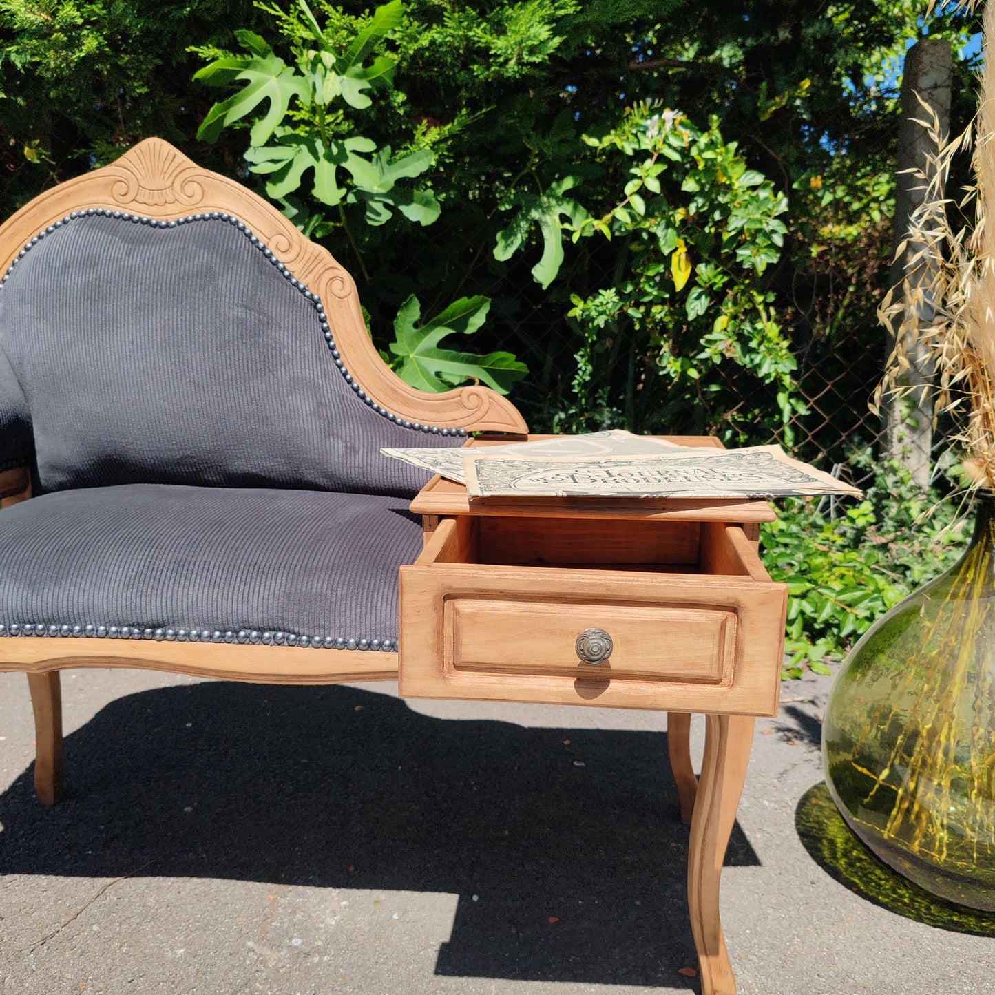 Fauteuil banquette telephone ancien vintage – objet de seconde main sélectionné par Déco à Deux